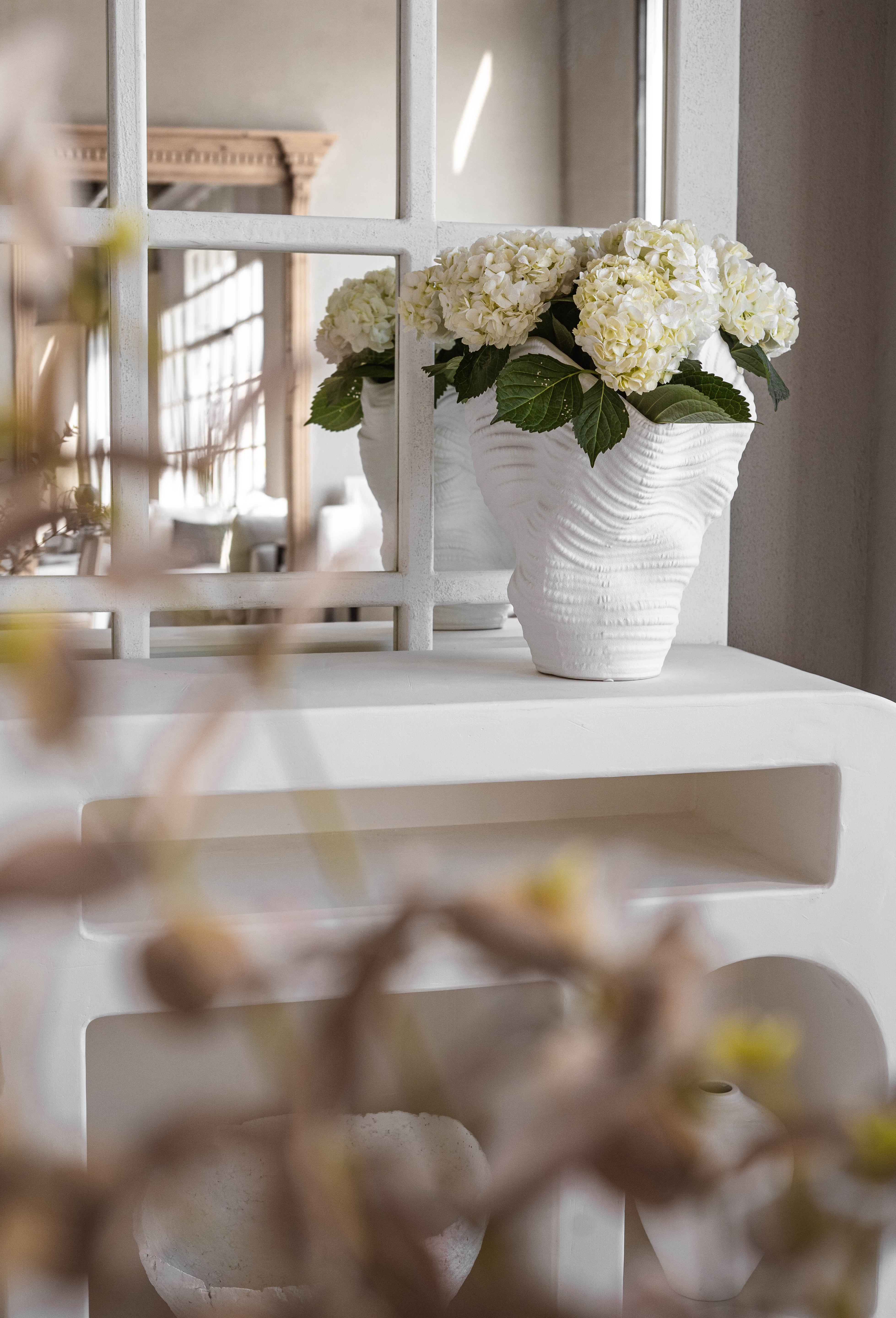 Thalia vase, pluto. home decor vase, made in Dubai