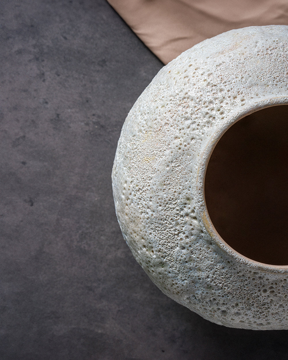 Cora - round, pluto. home decor vase, made in Dubai