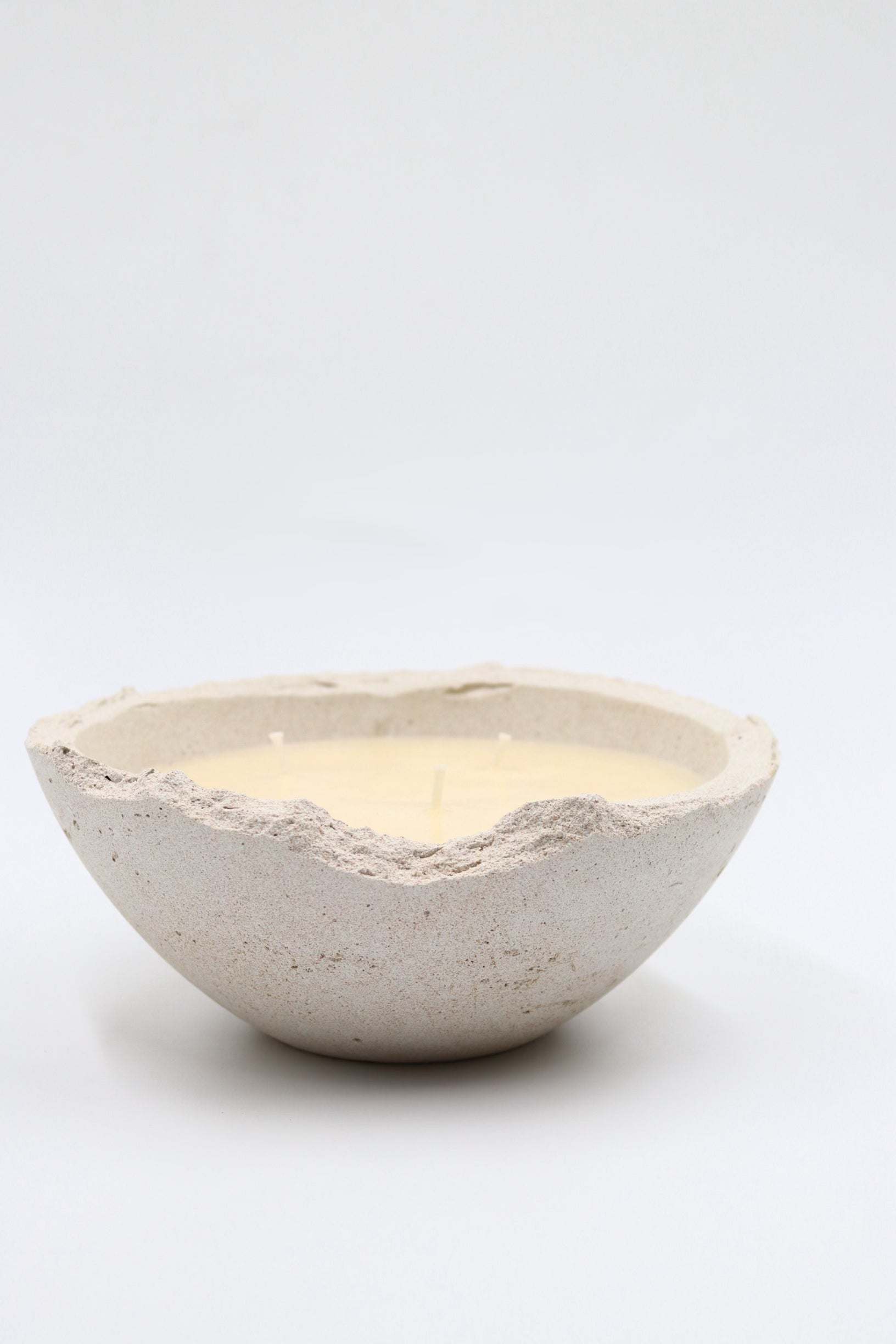 Cuban Tobacco & Oak, Eries bowl candle by pluto., hand-finished in Dubai