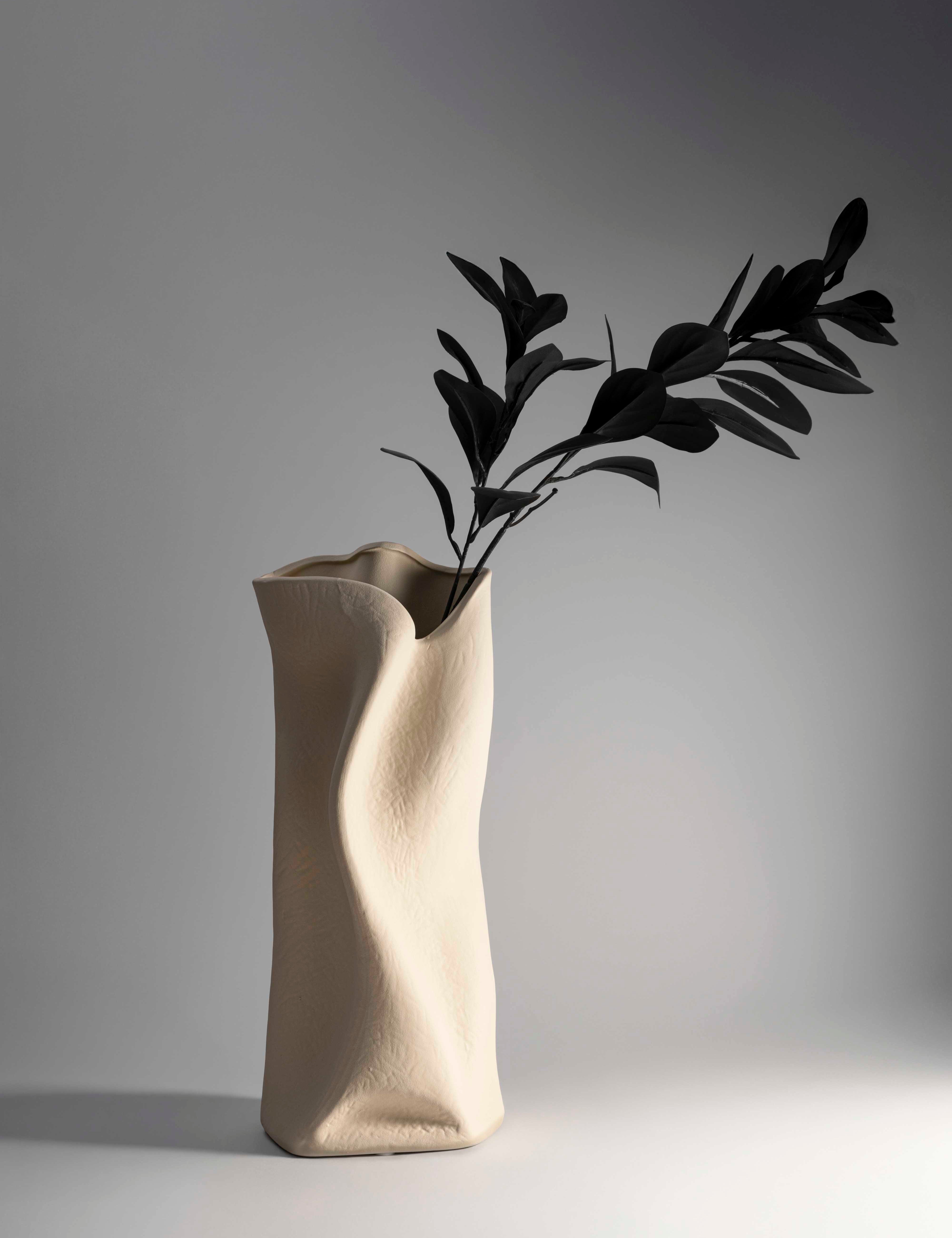 Elia vases, pluto. home decor vase, made in Dubai