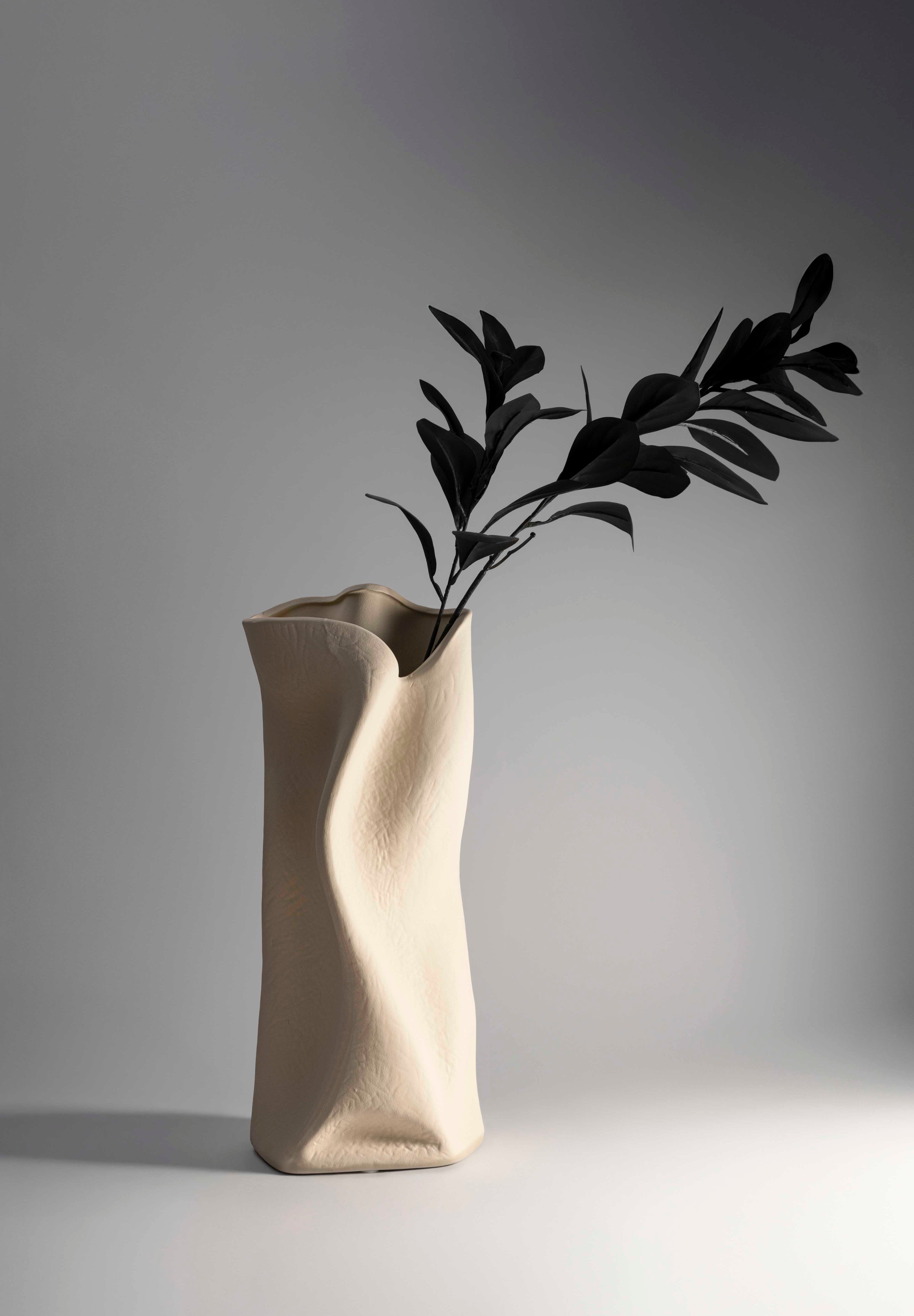Elia vases, pluto. home decor vase, made in Dubai