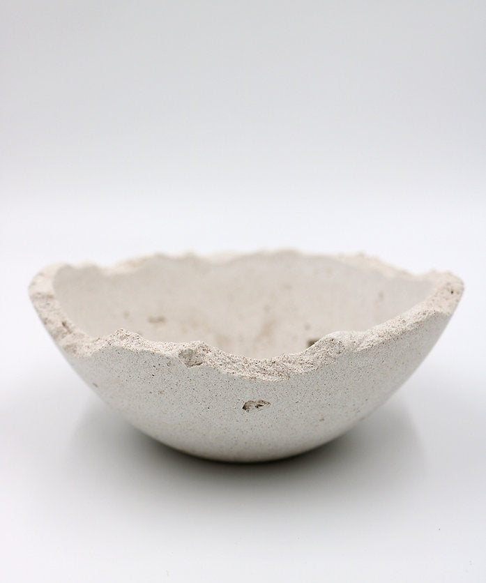 Medium Eries bowl, hand-poured soy wax candle in sculptural Eries bowl, pluto. Dubai