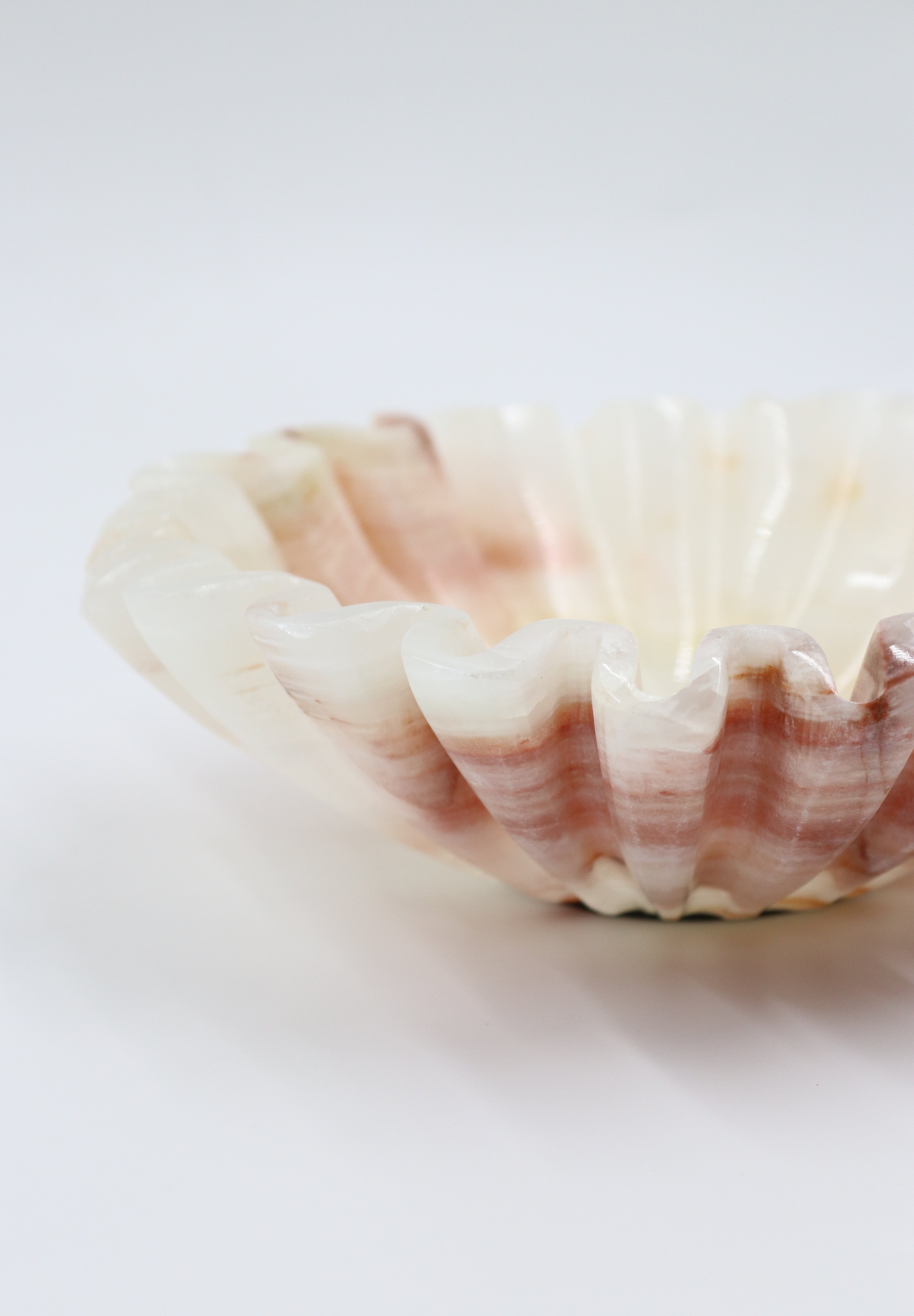 Alicia ruffle onyx bowl, pluto. home decor vase, made in Dubai